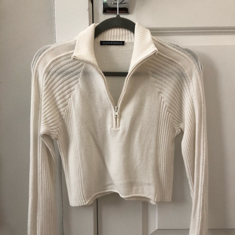 BRANDY MELVILLE LONG SLEEVE CROP TOP
